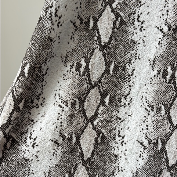 BLUE BLUSH High Waist Snakeskin Print Maxi Skirt size Medium - Picture 3 of 7